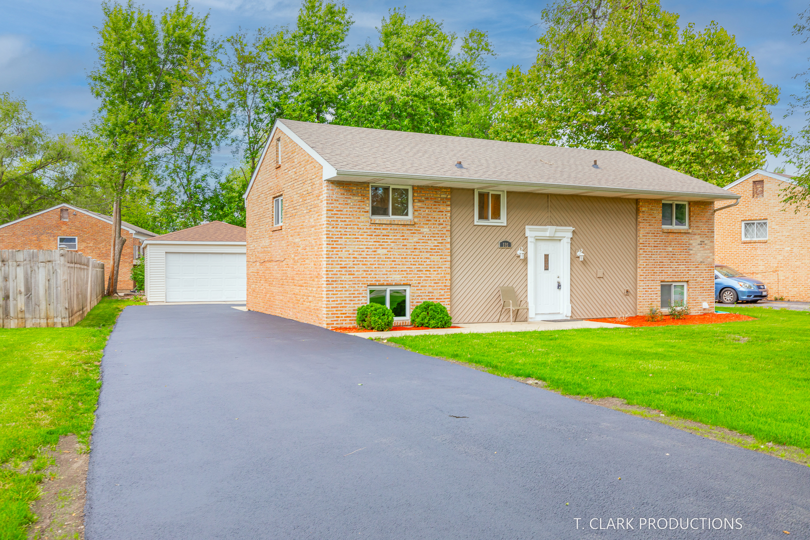 185 Oxford Road Bolingbrook, IL 60440 - Photo 2 of 29