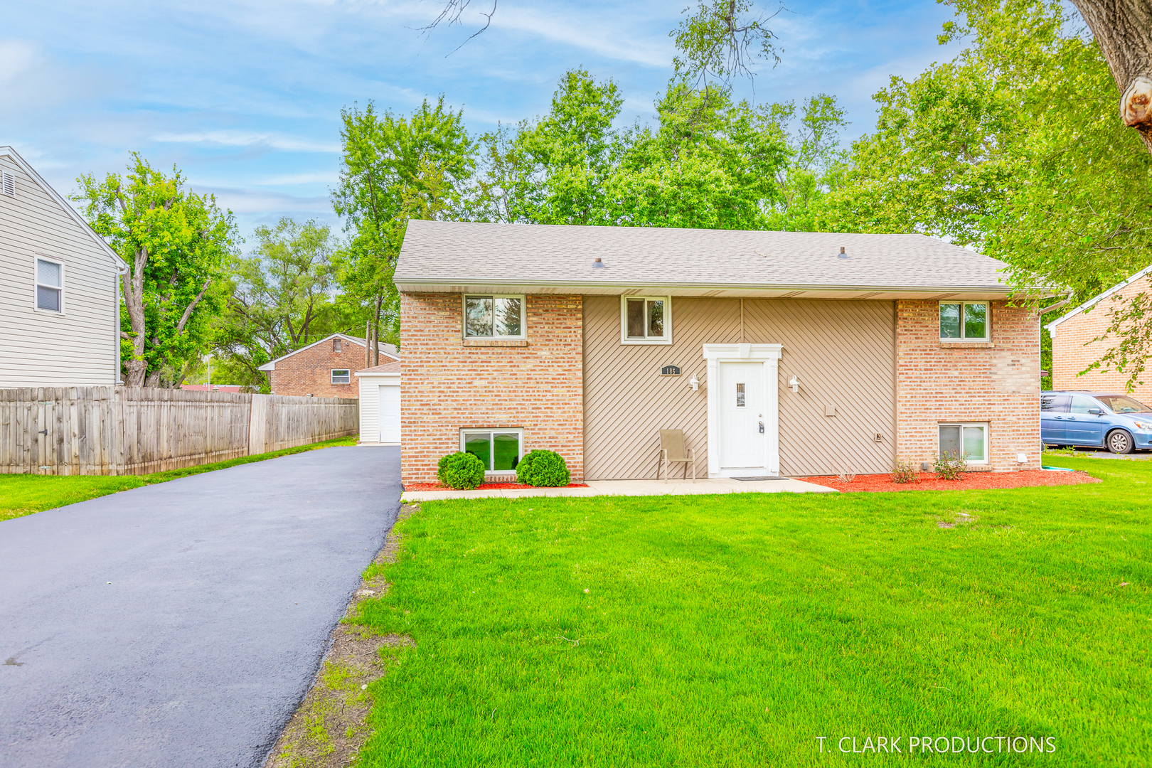 185 Oxford Road Bolingbrook, IL 60440 - Photo 3 of 29