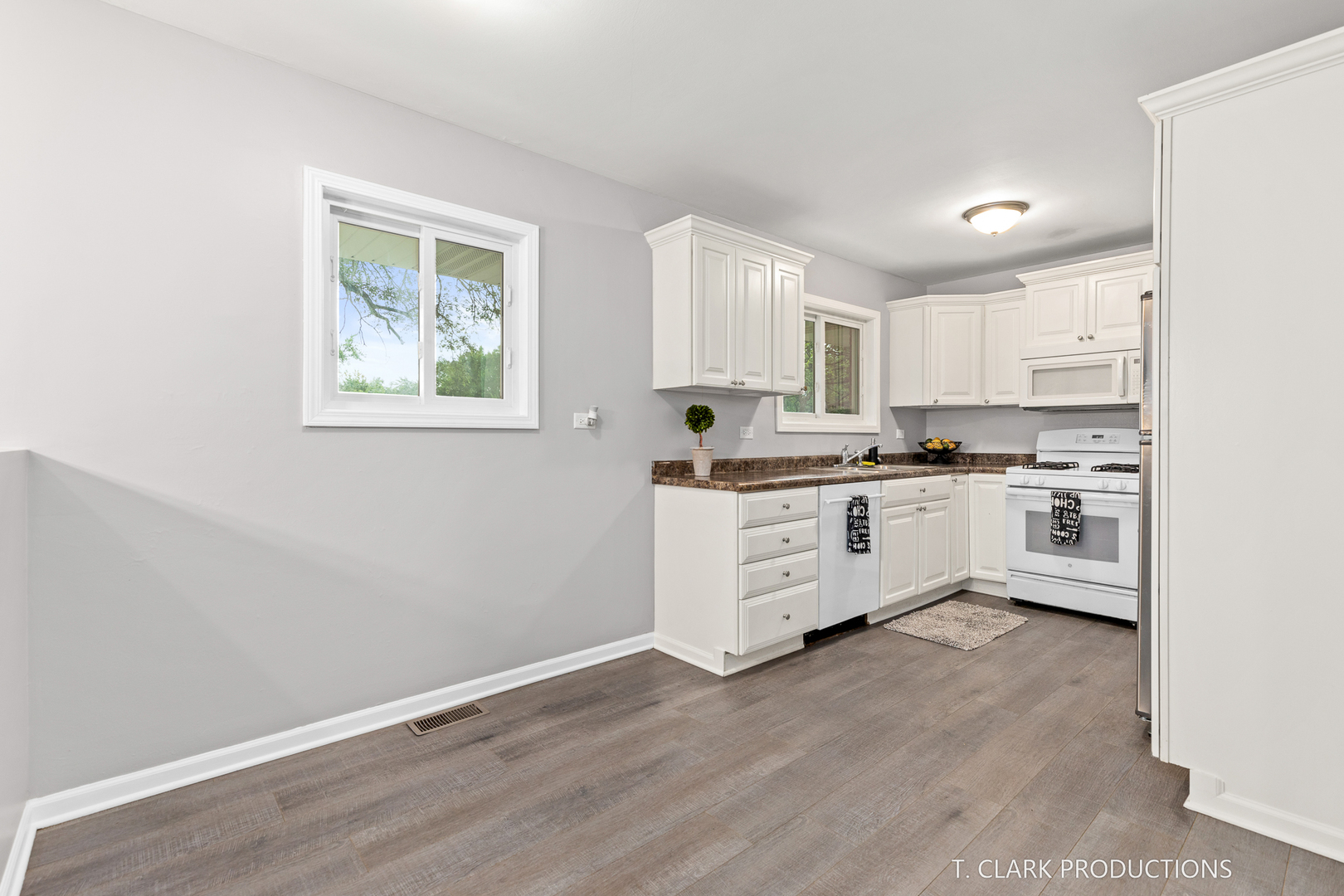 185 Oxford Road Bolingbrook, IL 60440 - Photo 9 of 29