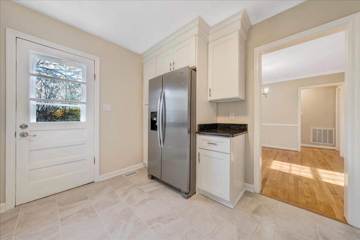 2460 Tillett Road Southwest Roanoke, VA 24015 - Photo 14 of 30 11-MIB07140
