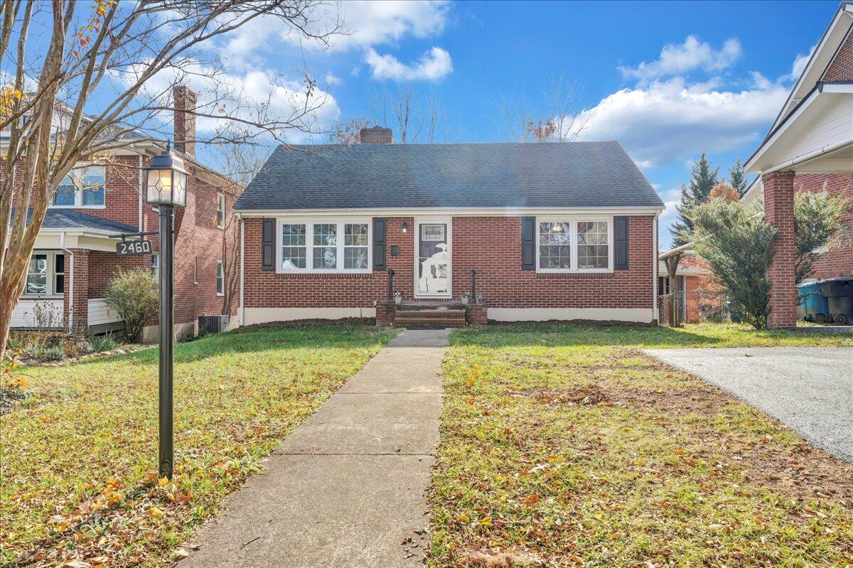 2460 Tillett Road Southwest Roanoke, VA 24015 - Photo 4 of 30 24-MIB07182
