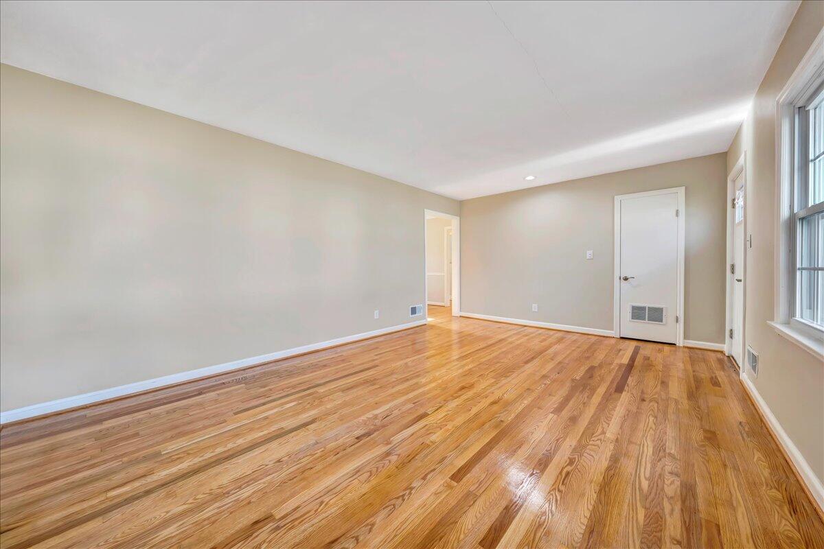 2460 Tillett Road Southwest Roanoke, VA 24015 - Photo 8 of 30 05-MIB07122