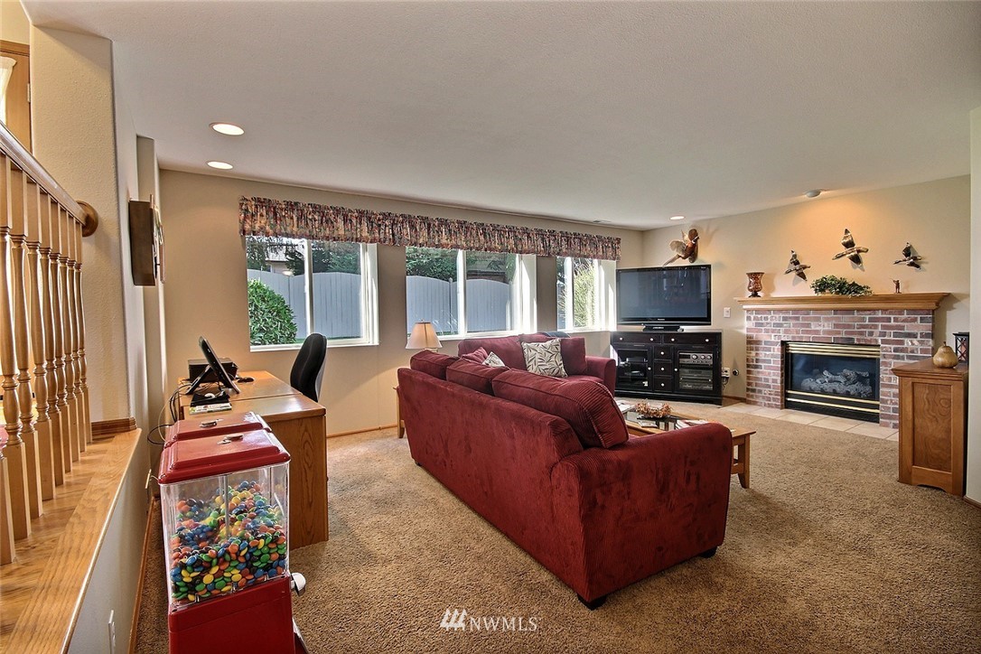 2115 Jones Avenue Northeast Renton, WA 98056 - Photo 12 of 25 Gallery Image 12
