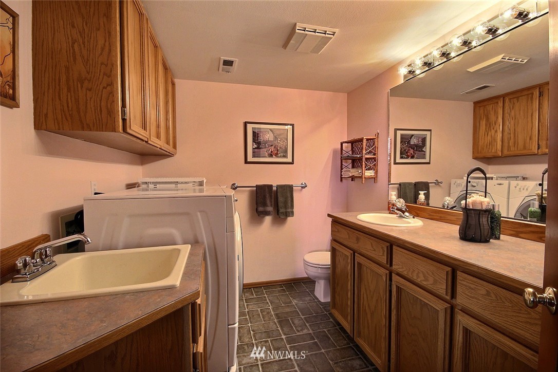 2115 Jones Avenue Northeast Renton, WA 98056 - Photo 13 of 25 Gallery Image 13