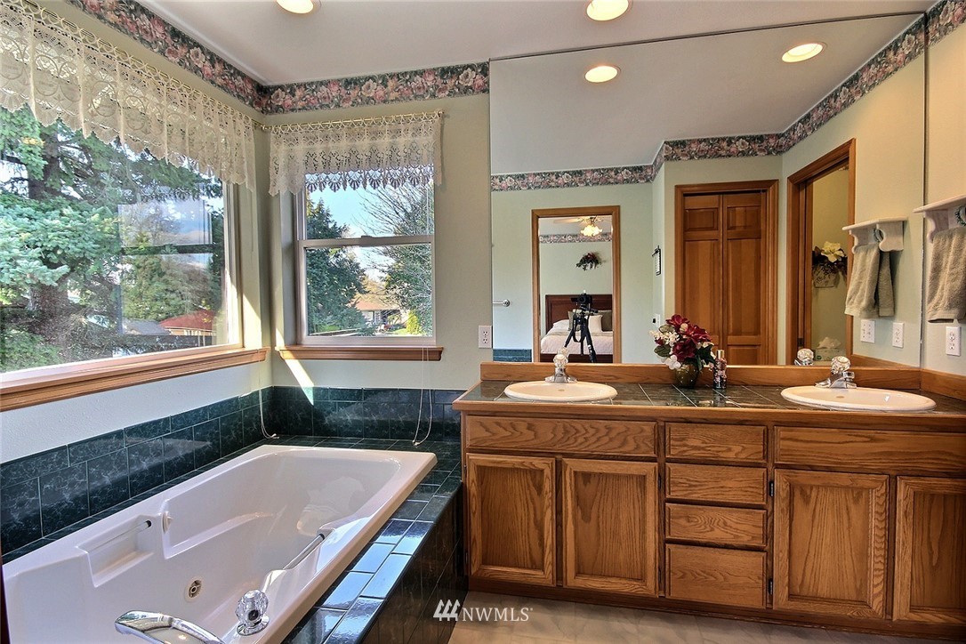 2115 Jones Avenue Northeast Renton, WA 98056 - Photo 17 of 25 Gallery Image 17