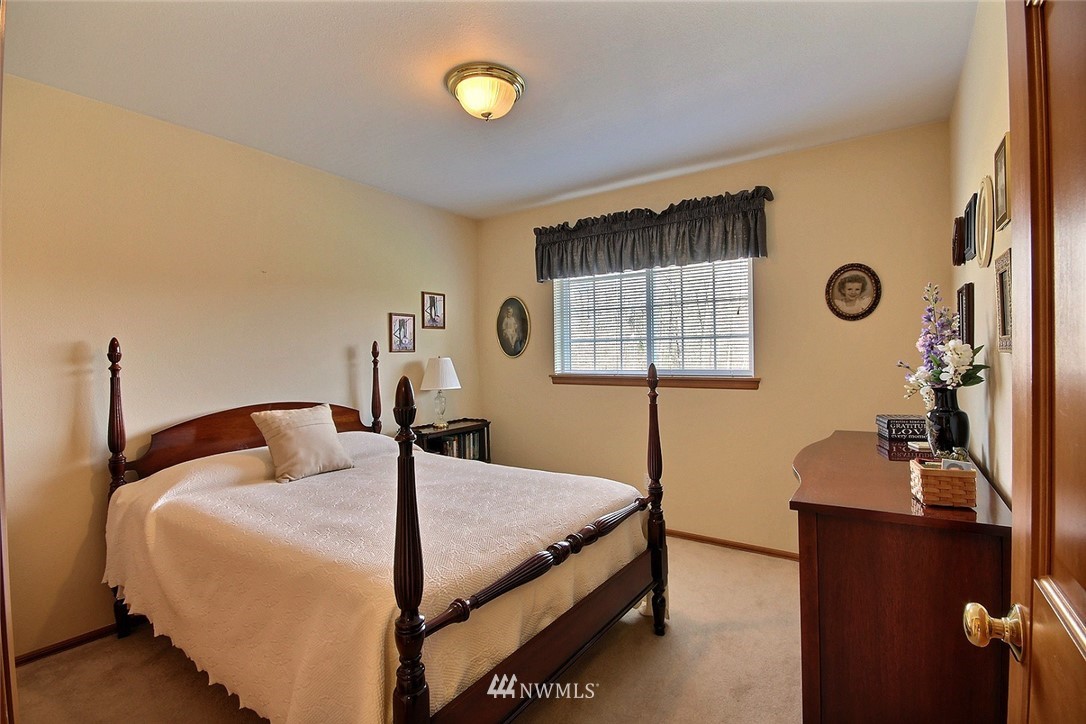 2115 Jones Avenue Northeast Renton, WA 98056 - Photo 18 of 25 Gallery Image 18
