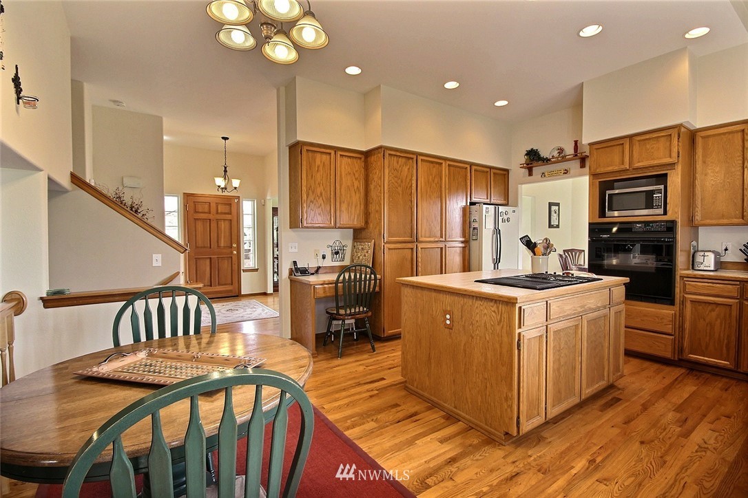 2115 Jones Avenue Northeast Renton, WA 98056 - Photo 9 of 25 Gallery Image 9