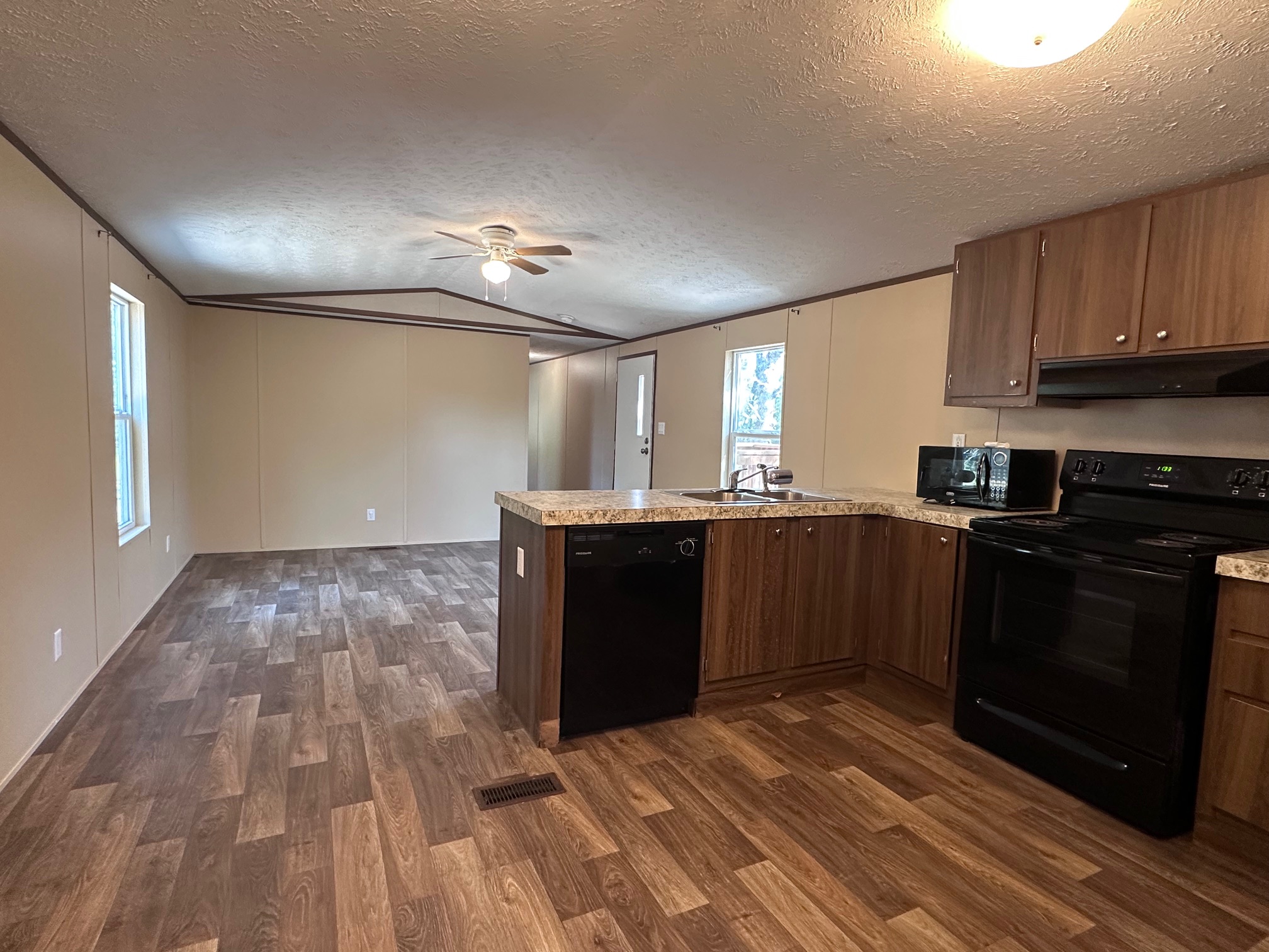 302 Lone Star Road, Unit F Bastrop, TX 78602 - Photo 4 of 13 Gallery Image 4