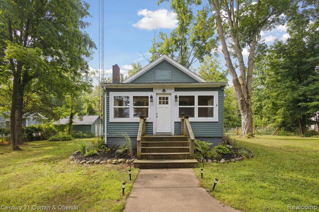 7840 Forest Beach Road Watervliet, MI 49098 - Photo 3 of 44 Gallery Image 3