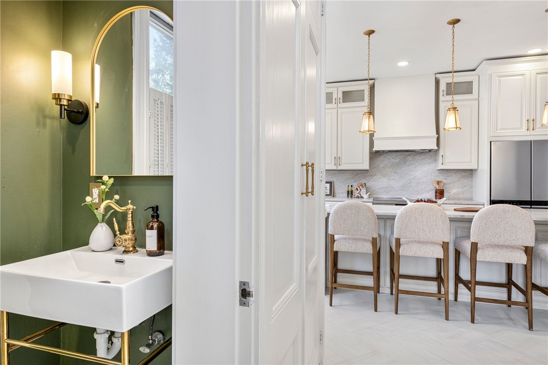 164 Prospect Street Providence, RI 02906 - Photo 20 of 48 Main Unit - First floor powder room