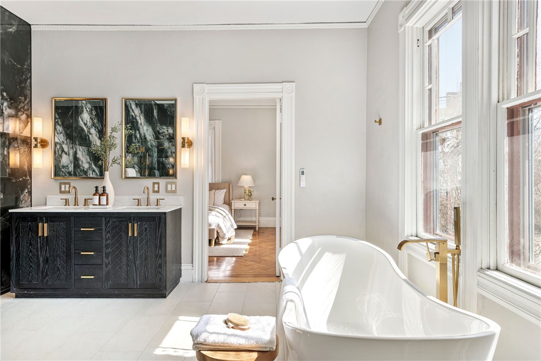 164 Prospect Street Providence, RI 02906 - Photo 24 of 48 Main Unit Primary Bath