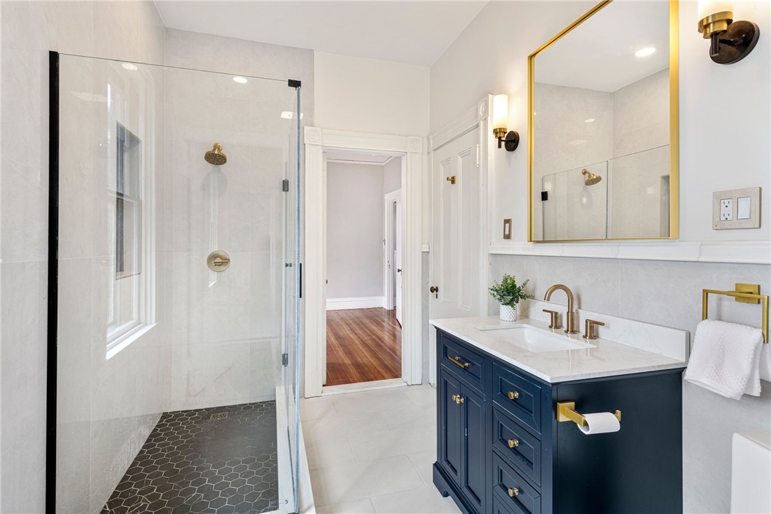 164 Prospect Street Providence, RI 02906 - Photo 28 of 48 Main Unit - Second floor Family Bath