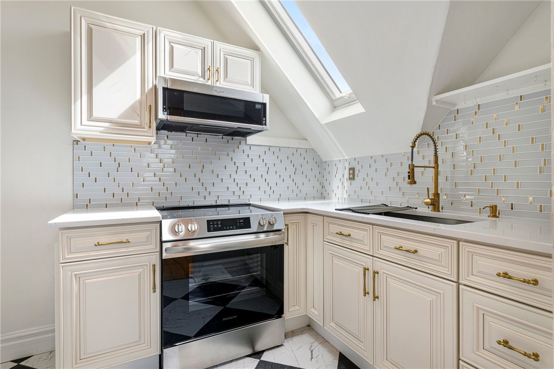 164 Prospect Street Providence, RI 02906 - Photo 30 of 48 Eaves Unit