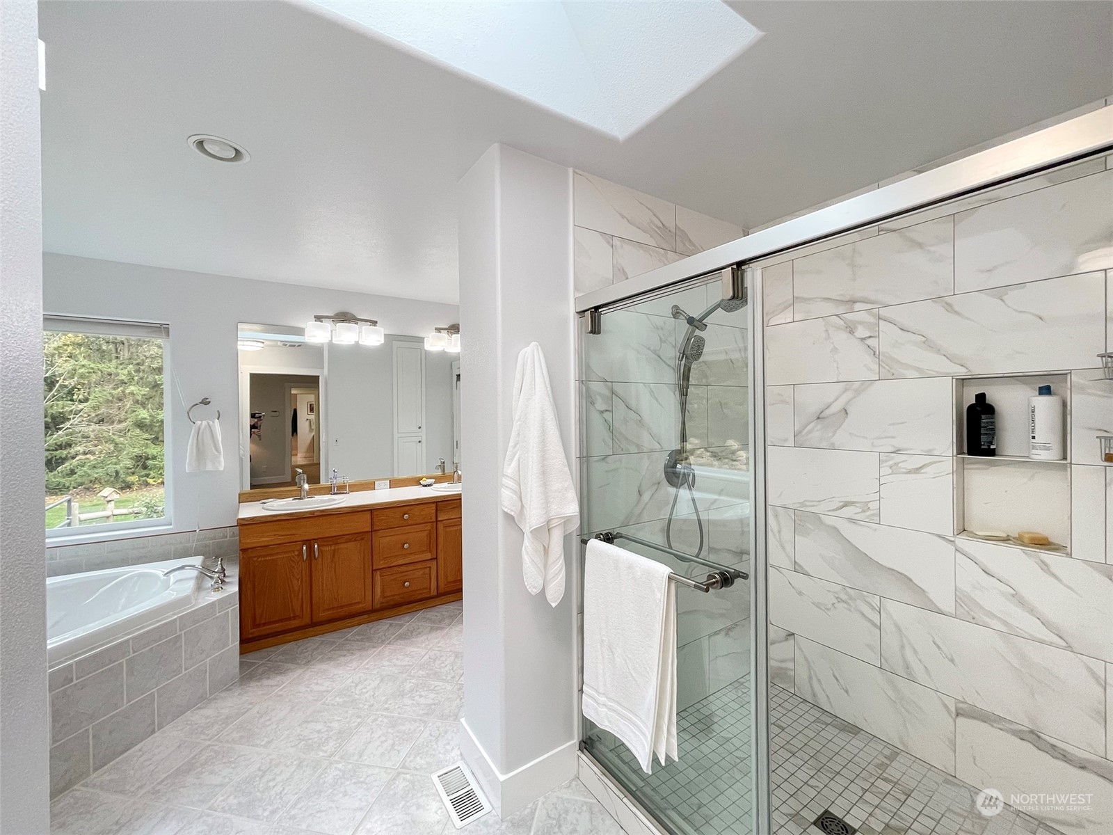 61 Sunny Dell Lane Sequim, WA 98382 - Photo 23 of 40 a bathroom with a tub sink and mirror