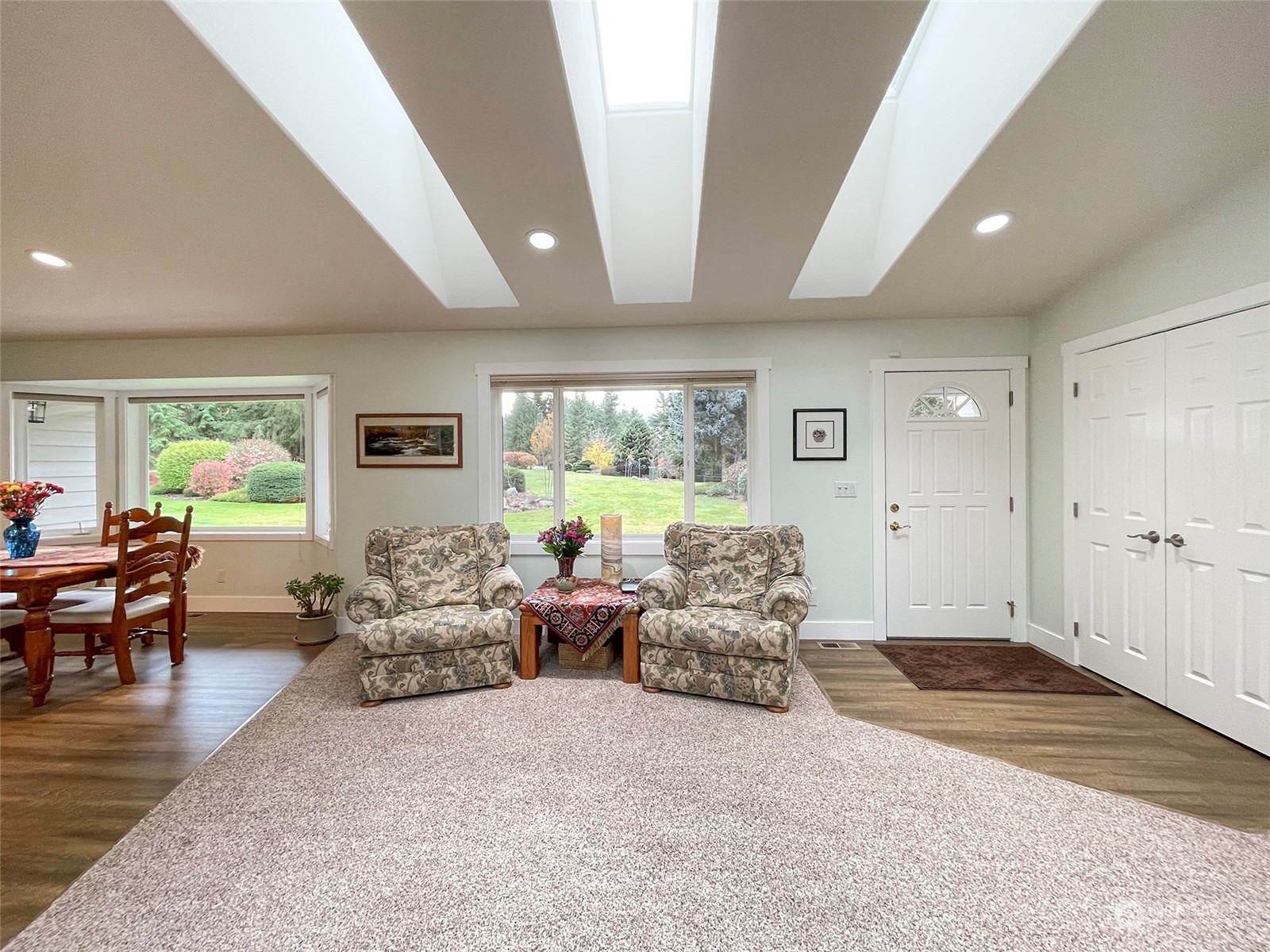 61 Sunny Dell Lane Sequim, WA 98382 - Photo 7 of 40 a living room with furniture