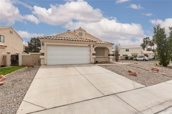 $489,900 | 352 Lander Drive, Henderson, NV 89074