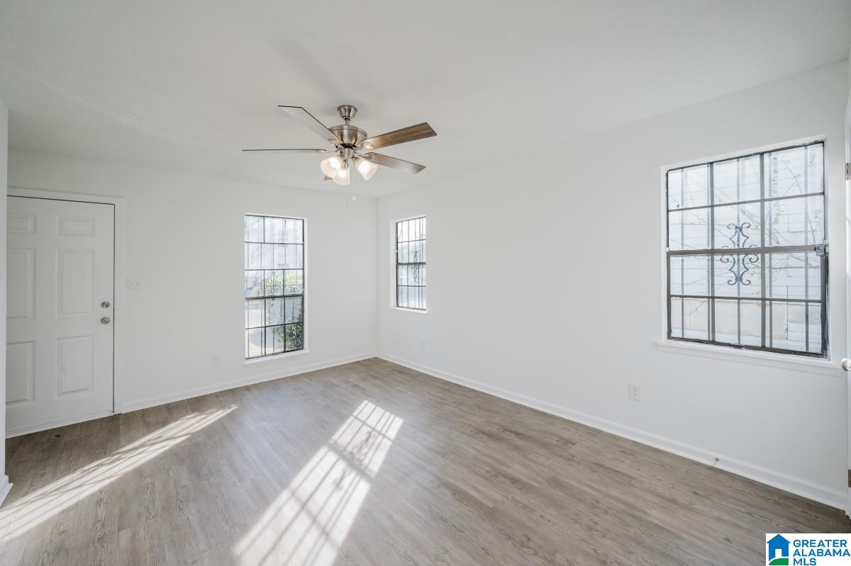 704 18th Way Lane Southwest Birmingham, AL 35211 - Photo 4 of 33