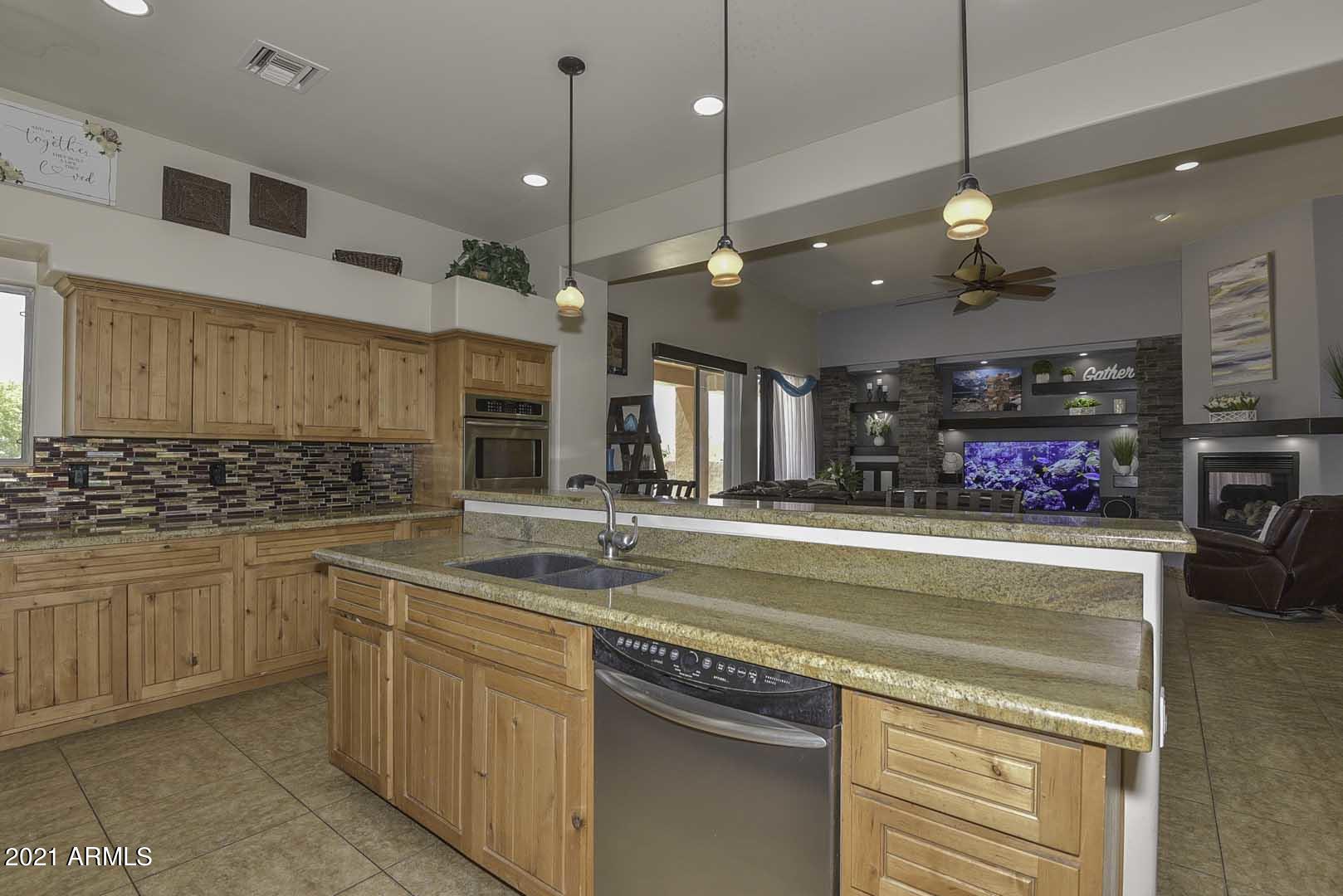 2415 West Tanya Road Phoenix, AZ 85086 - Photo 23 of 55 Kitchen2