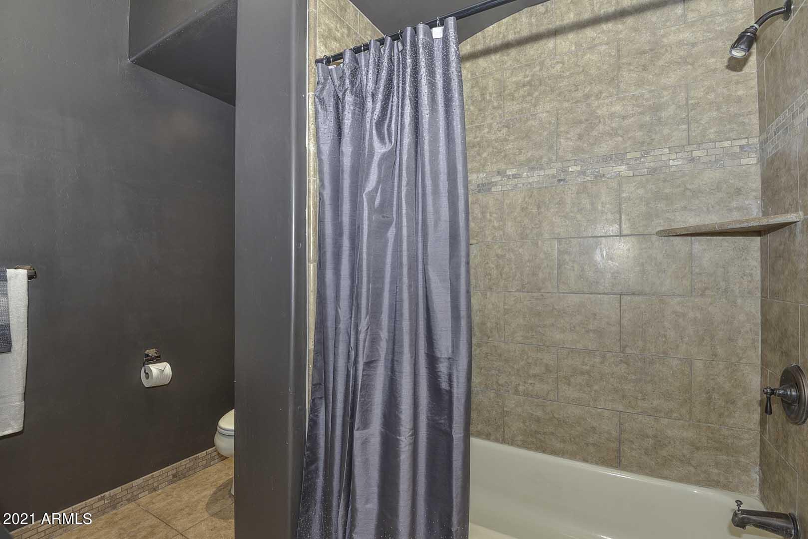 2415 West Tanya Road Phoenix, AZ 85086 - Photo 42 of 55 Adjoining Bath-Tub