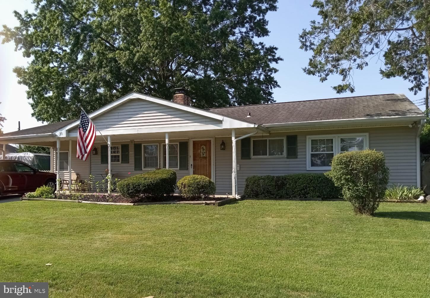 39 Broadleaf Road Levittown, PA 19057 - Photo 2 of 27 Gallery Image 2