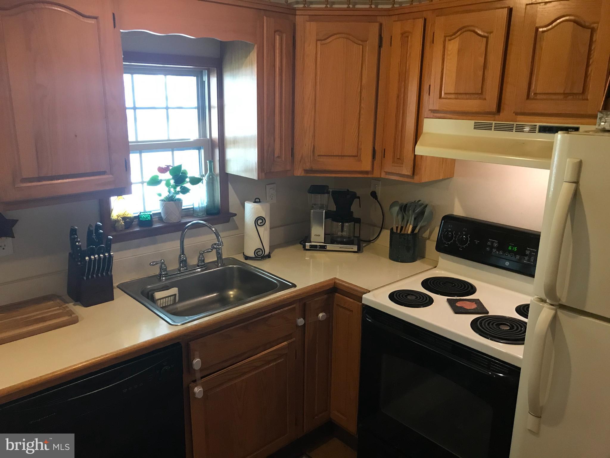 39 Broadleaf Road Levittown, PA 19057 - Photo 13 of 27 Gallery Image 13