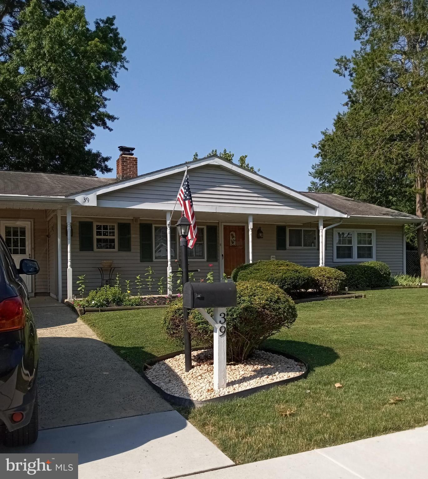 39 Broadleaf Road Levittown, PA 19057 - Photo 4 of 27 Gallery Image 4