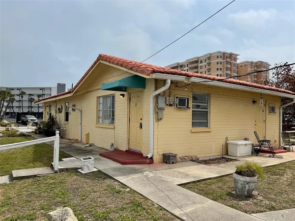$950 | 3226 South Atlantic Avenue, Unit 2, Daytona Beach, FL 32118