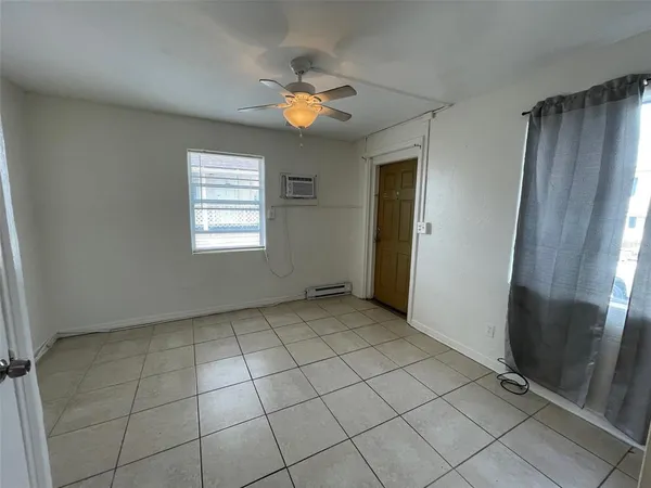 $950 | 3226 South Atlantic Avenue, Unit 2, Daytona Beach, FL 32118