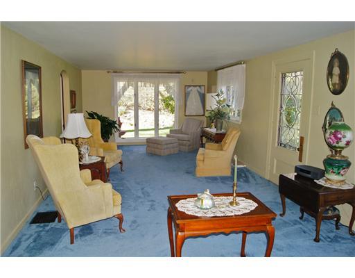 118 Forest Grove Road Coraopolis, PA 15108 - Photo 5 of 18 Living Room. Large Living room