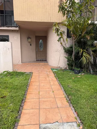 $1,915 | 2700 South University Drive, Unit 4C, Davie, FL 33328
