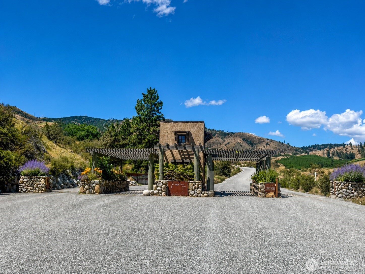 202 Bandera Way Chelan, WA 98816 - Photo 2 of 10
