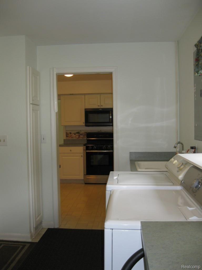 16705 Merriman Road Livonia, MI 48154 - Photo 25 of 51 IMG_2494.JPG