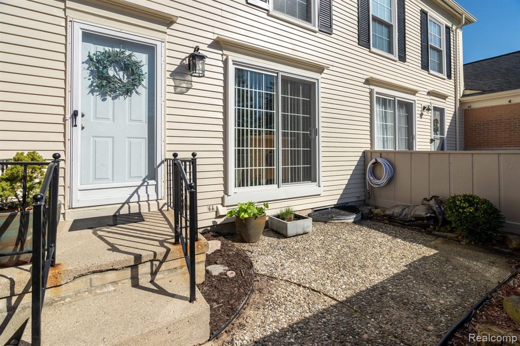 1538 Hidden Valley Lane, Unit 209 Rochester Hills, MI 48306 - Photo 5 of 35
