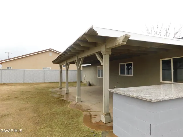 a view of backyard of the house