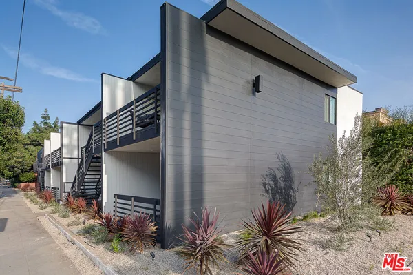 $1,995 | 11680 Ohio Avenue, Unit 202, Los Angeles, CA 90025