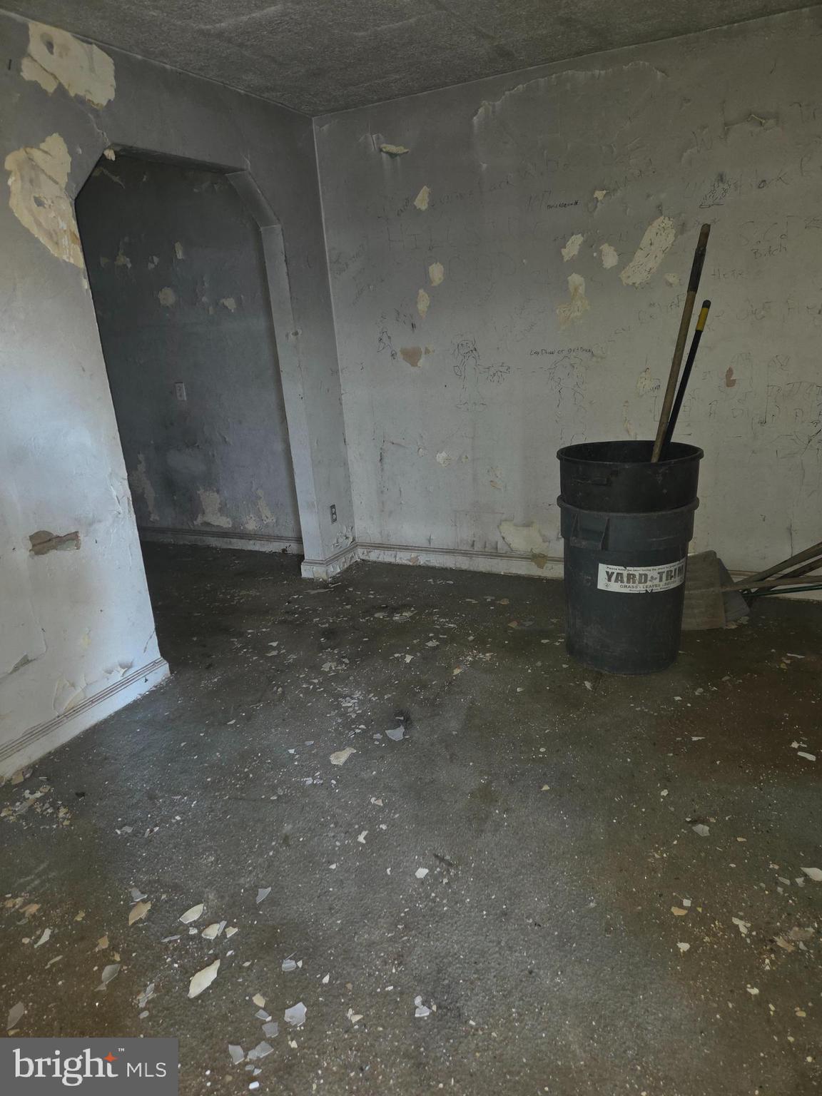 4639 Hillside Road Southeast Washington, DC 20019 - Photo 10 of 13 a view of an empty room with a bathroom