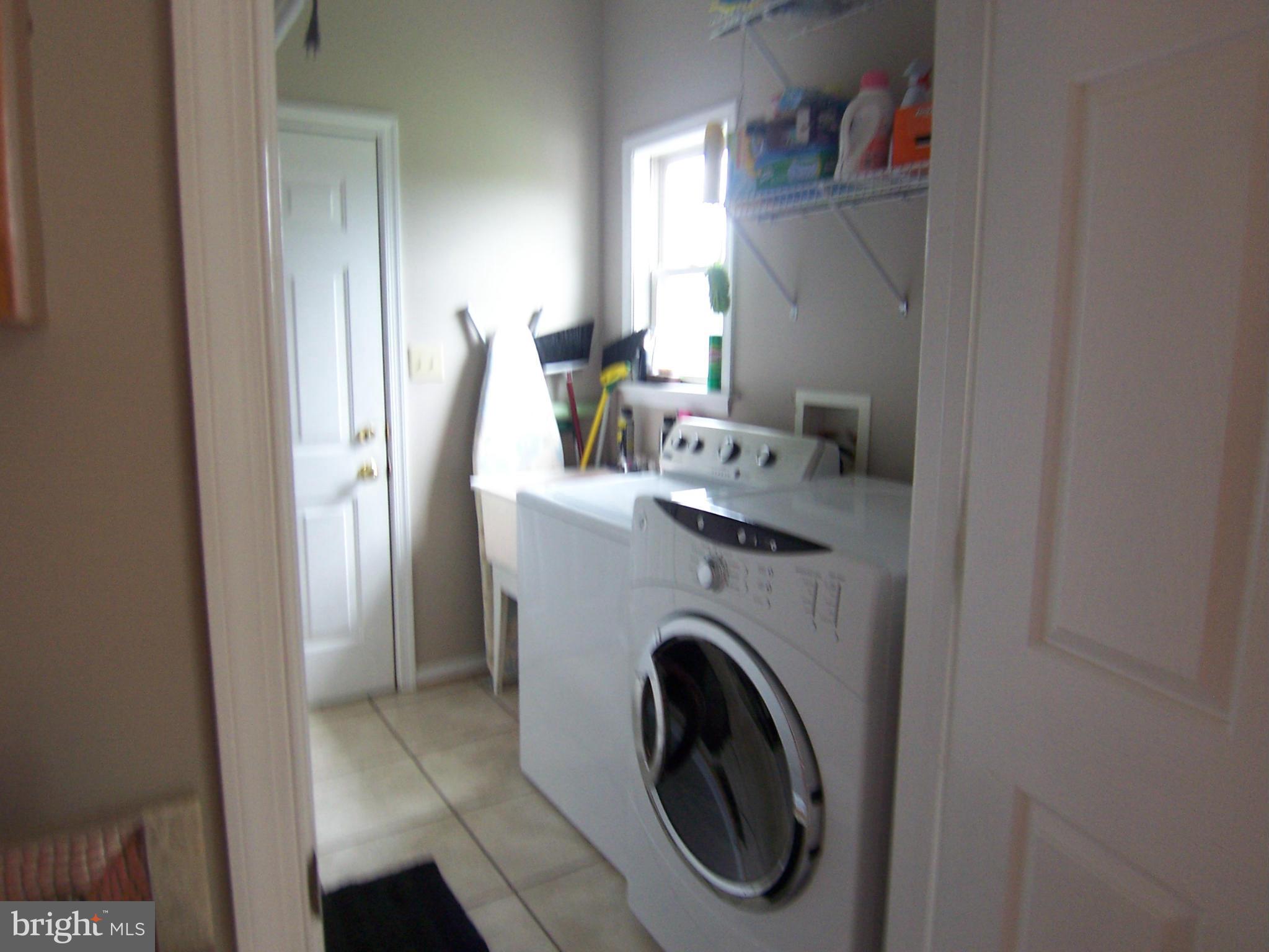 123 Canyon Road Winchester, VA 22602 - Photo 22 of 29 Laundry room