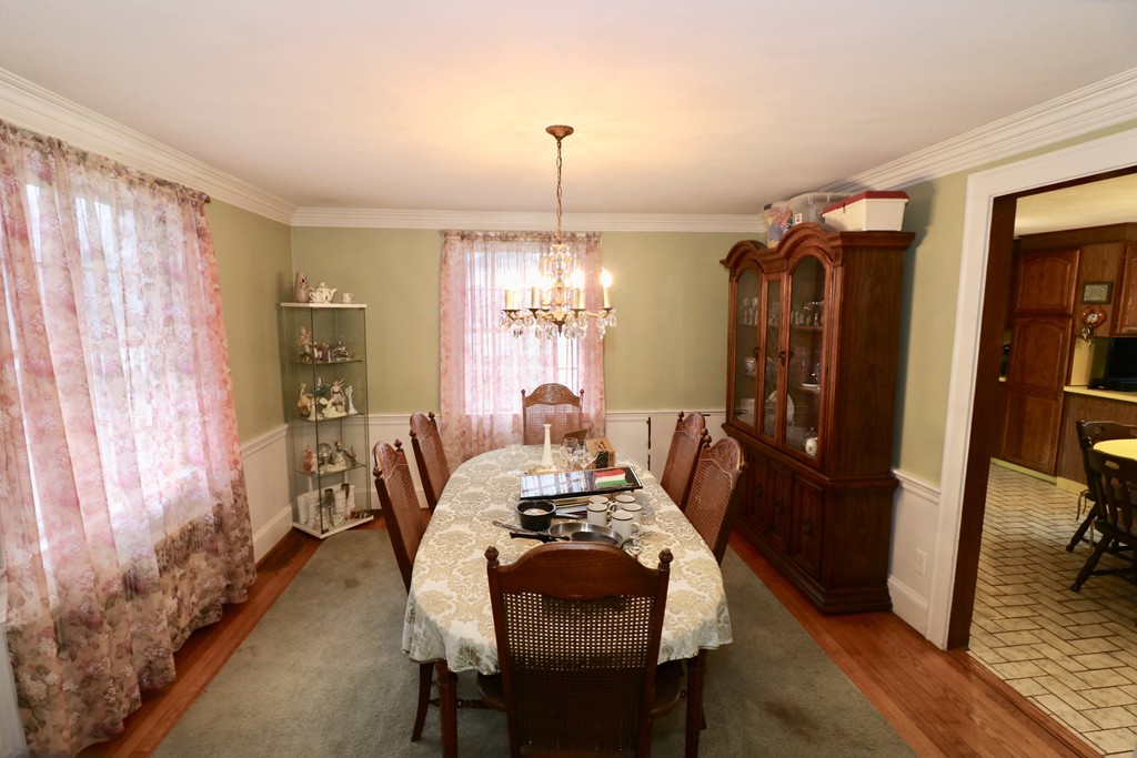 28 Dana Road Newton, MA 02465 - Photo 4 of 10