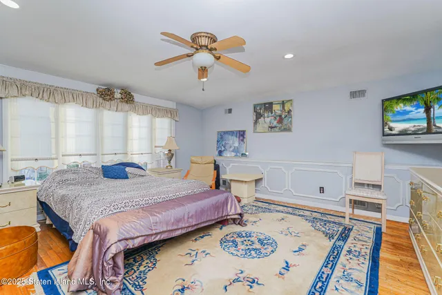 $1,299,999 | 872 Edgegrove Avenue | Woodrow