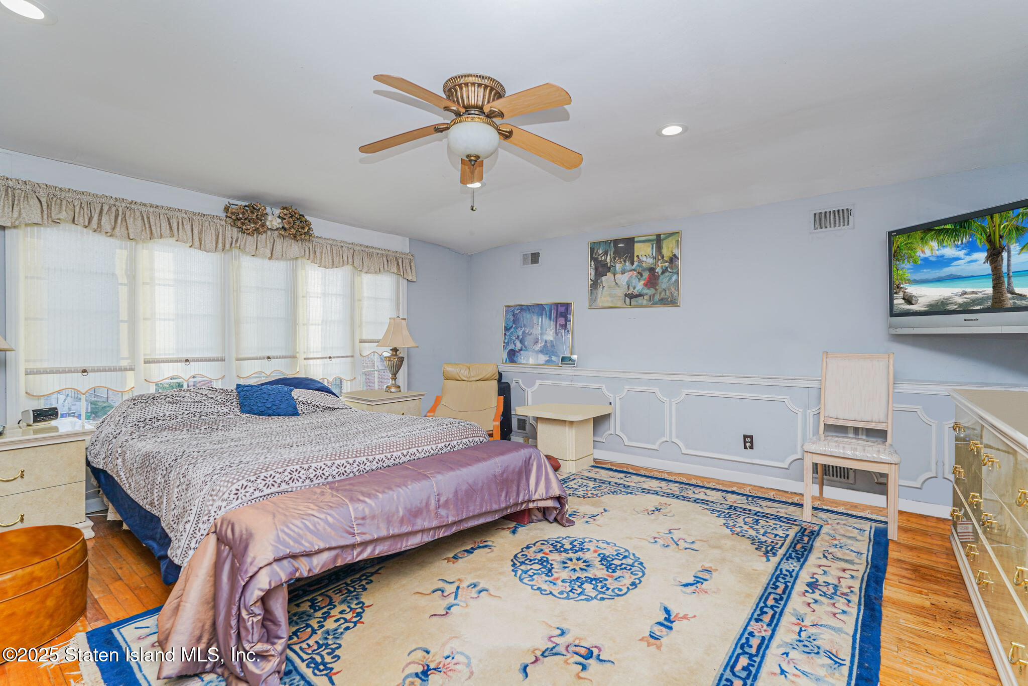 872 Edgegrove Avenue Staten Island, NY 10309 - Photo 12 of 26 Photo Jan 24 2025, 3 55 48 PM (6)