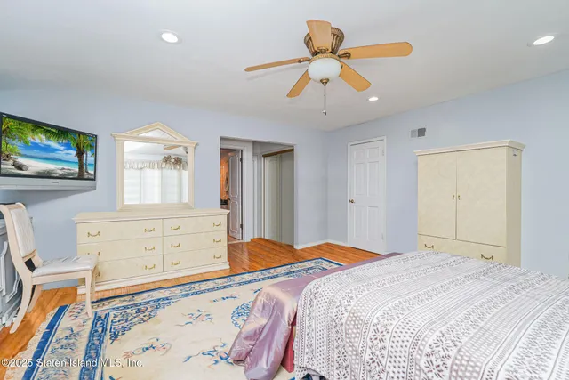 $1,299,999 | 872 Edgegrove Avenue | Woodrow