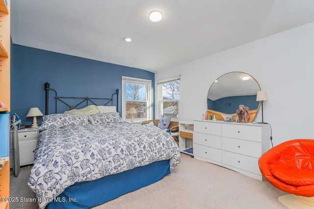 $1,299,999 | 872 Edgegrove Avenue | Woodrow