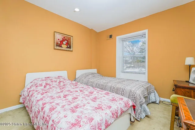 $1,299,999 | 872 Edgegrove Avenue | Woodrow