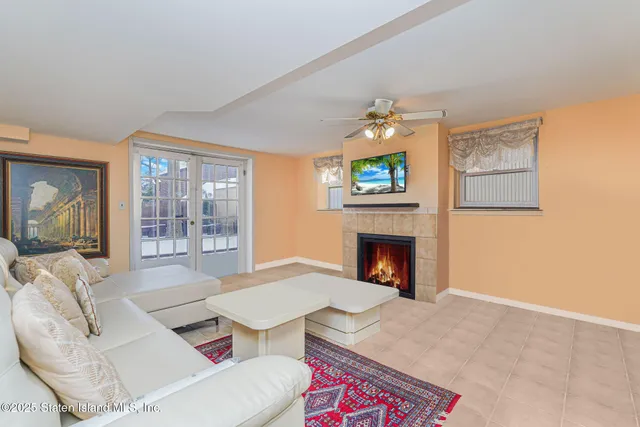 $1,299,999 | 872 Edgegrove Avenue | Woodrow