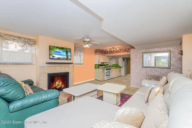 $1,299,999 | 872 Edgegrove Avenue | Woodrow