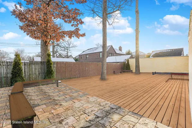 $1,299,999 | 872 Edgegrove Avenue | Woodrow