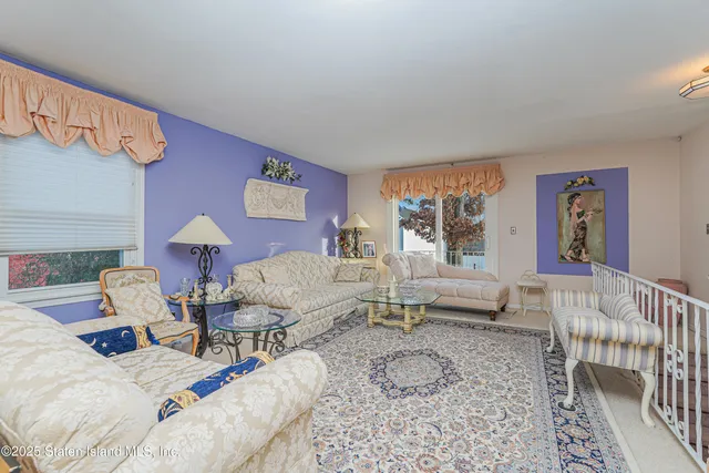 $1,299,999 | 872 Edgegrove Avenue | Woodrow