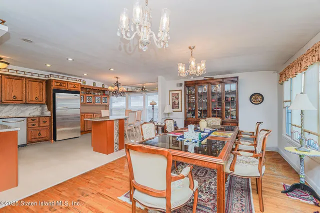 $1,299,999 | 872 Edgegrove Avenue | Woodrow