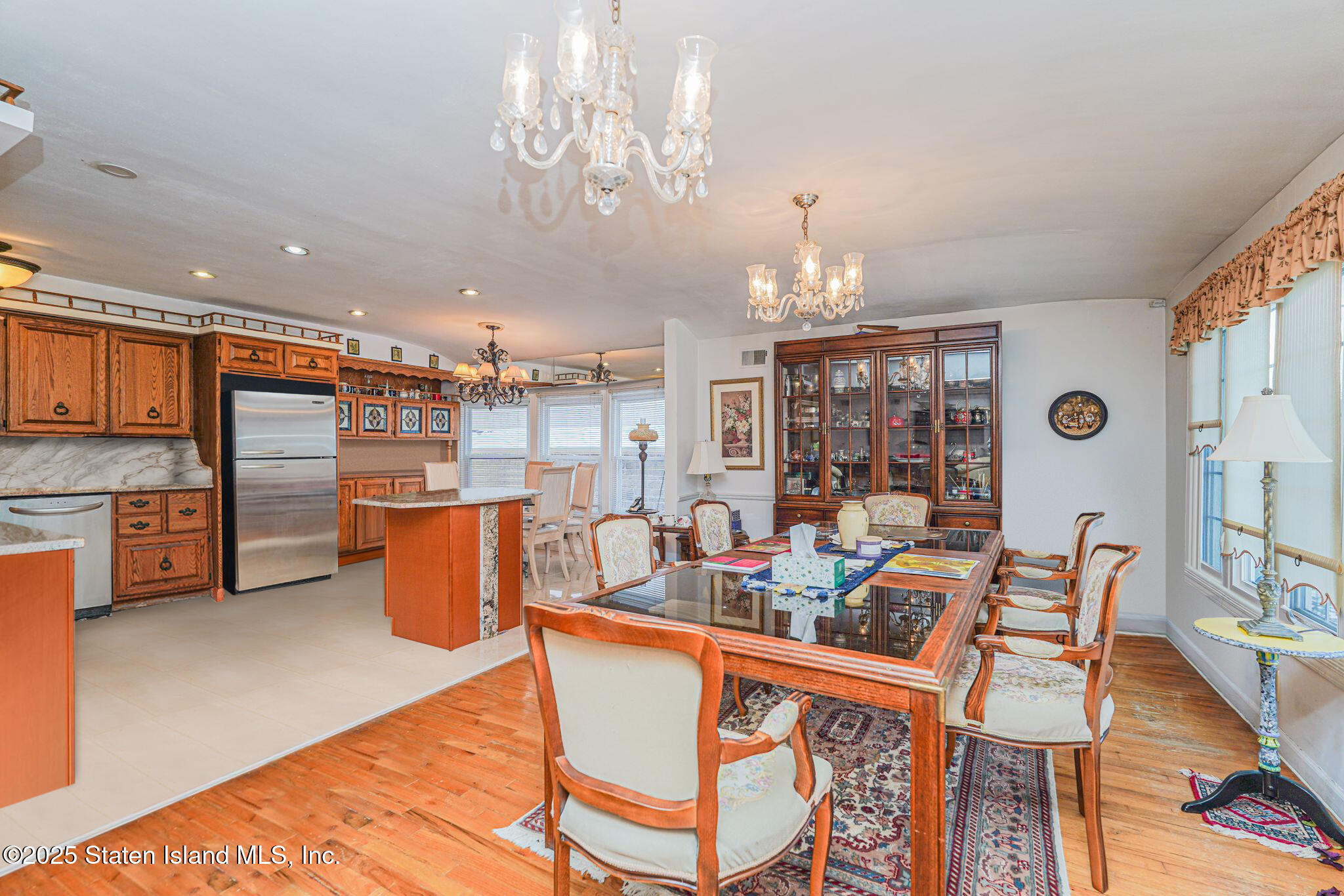 872 Edgegrove Avenue Staten Island, NY 10309 - Photo 8 of 26 Photo Jan 24 2025, 3 55 48 PM (14)