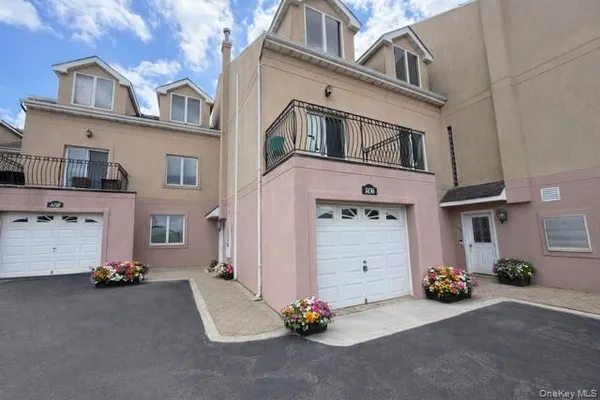 $479,000 | 1436 Outlook Avenue, Unit 3 | Spencer Estates